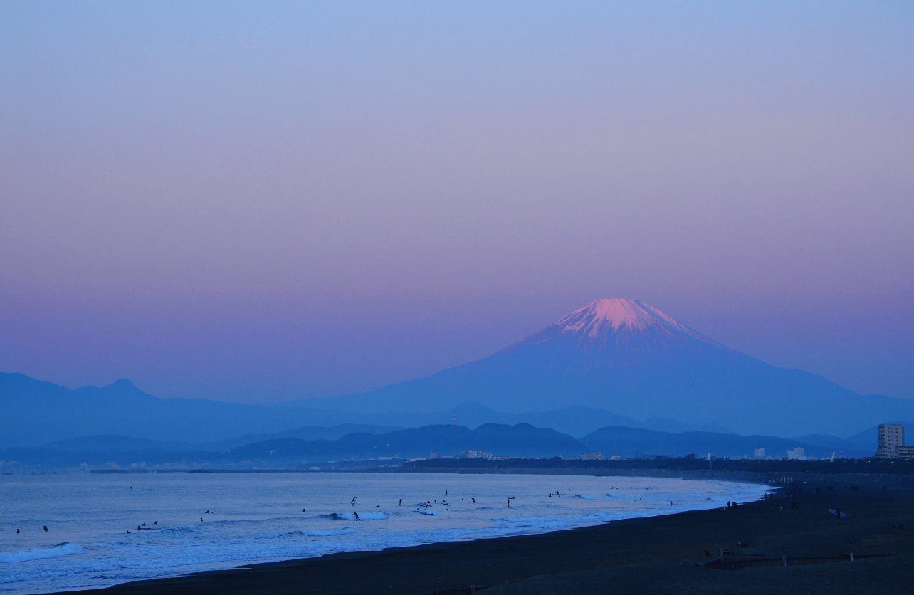 Shonan winter surfing